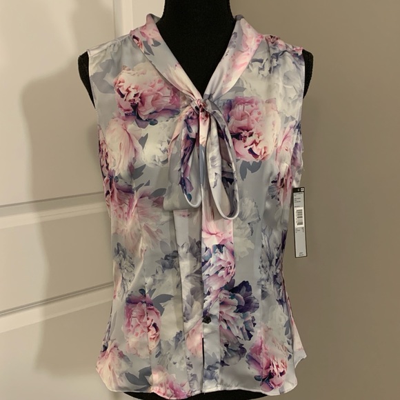 NWT Floral Printed Sleeveless Blouse - Picture 5 of 10